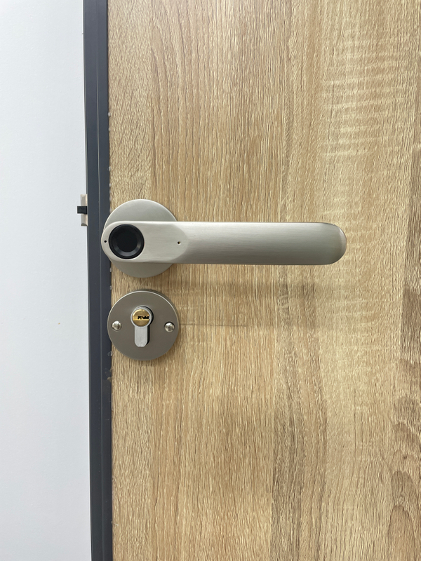 New Security Smart Door Lock，use fingerprint ,password,card to unlock 