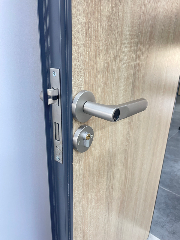 New Security Smart Door Lock，use fingerprint ,password,card to unlock 